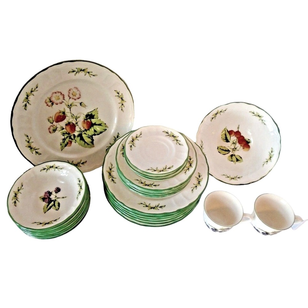 Epoch Budding Berries Dish Set 26 Piece White Green Excellent Fruit Pattern